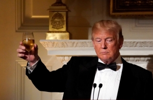 Трамп объявил о смерти традиционного ужина с журналистами в Белом доме
