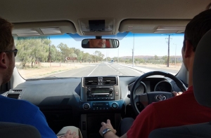 Машины с правым рулем в Латвии: самые опасные маневры!