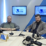 Это расшифровка всего интервью «лояльных русских. можно сделать концовку про реформу образования (говорит Димитрий Саввин  ), но надо послушать эфир для уточнения