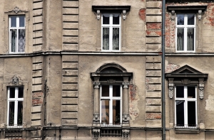 В Земгале выпал из окна полуторагодовалый ребенок