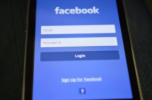 Facebook поможет Латвии отследить политрекламу