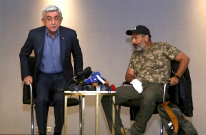 Под давлением общества премьер Армении подал в отставку