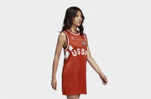 МИД Литвы возмущен советской символикой на одежде adidas