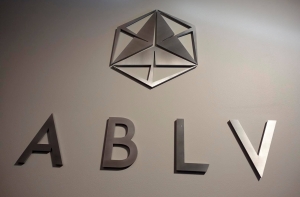 Из ABLV Bank уволили 300 сотрудников
