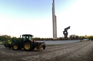 Территория у памятника Освободителям приведена в порядок