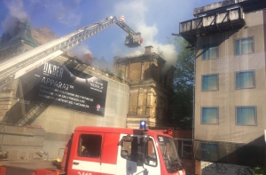 Очевидец: пожар в Риге у Калнциемского моста