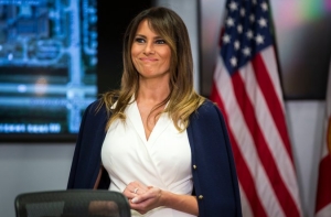 «Будь лучшим»: Мелания Трамп запустила кампанию помощи детям