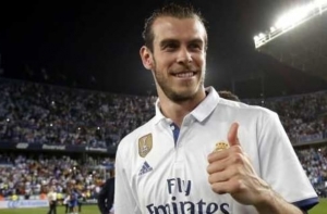 Футболист «Реала» притворился восковой фигурой и напугал людей