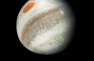 Зонд Juno прислал уникальные фотографии Юпитера