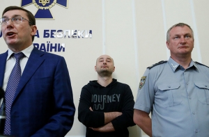 Порошенко поздравил СБУ и поручил приставить к Бабченко охрану