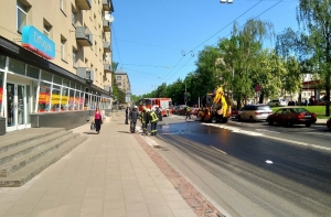 В Риге из трактора на дорогу вытекло 90 литров топлива