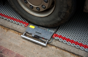 Эксперт: хочешь не хочешь, а принимать водителей-иностранцев придется