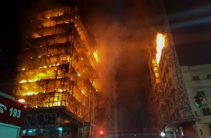 В Бразилии при пожаре обрушился 26-этажный жилой дом