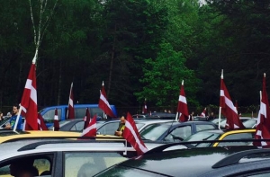 Домбрава зовет всех на «патриотический» автопробег под флагами Латвии