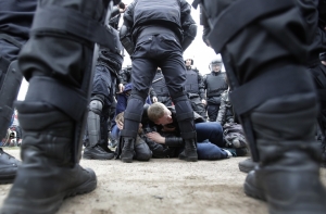 На митингах против Путина по всей России задержано более тысячи человек