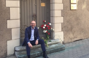 Посол Дании поблагодарил латвийских фанатов за цветы «поверженным»