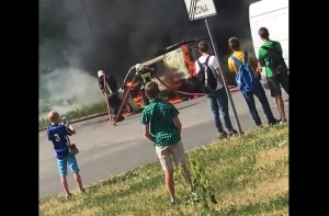 В Кенгарагсе сгорел микроавтобус