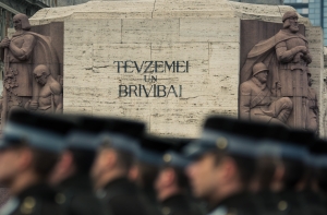 Журналист: не скатывается ли Латвия к авторитаризму?!