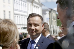 Президента Польши наградили орденом Трех звезд