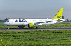 airBaltic «развернула» рейс из-за опоздавшего пассажира
