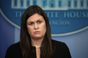 Пресс-секретаря Трампа выставили из ресторана в США
