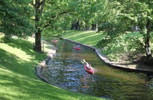 Прохожим не удалось спасти: в Рижском канале утонул человек