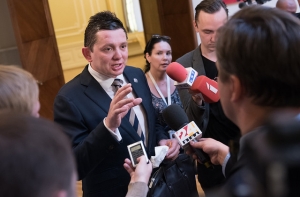 Может покидать страну: Кайминьшу отменили меры пресечения