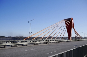 Из-за строительства Akropole ограничено движение под Южным мостом