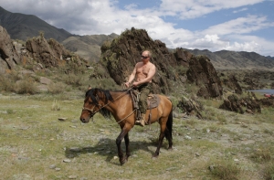 Путин объяснил свои фото с голым торсом
