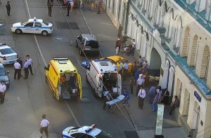 Такси врезалось в пешеходов в центре Москвы