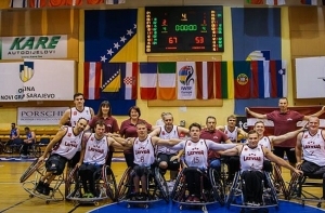 В Елгаве пронесся смерч: снесены крыши и поврежден автомобиль