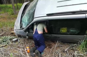 Машина всмятку, шофер ищет водку: в Янов день пьяный водитель решил «погонять»