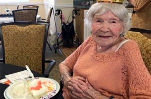 105-летняя американка назвала секретом долголетия вечеринки и алкоголь