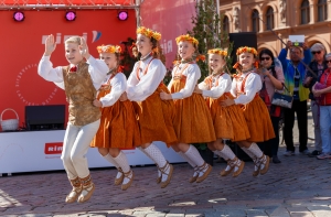 По всей Латвии открылись посольства Праздника песни и танца