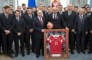 Путин вручил награды игрокам и тренерам сборной РФ по футболу