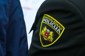 Резаные раны и ушибы: молодая пара убила женщину в Межциемсе