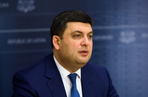 Премьер Украины призвал не «преклонять голову и колено» перед Россией