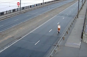 Соцсети критикуют: Латвия горит, а президент с премьером уходят в отпуск!