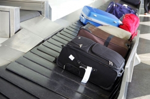 Мурниеце: сотни пассажиров  застряли в аэропорту «Рига» в ожидании багажа