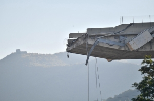 Куратора рухнувшего моста в Генуе оштрафуют на 150 млн евро