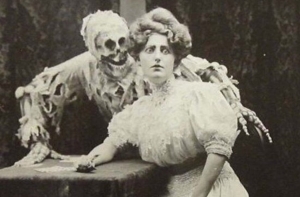 Мышьяк, радиация, паразиты и другие опасные способы, которыми женщины боролись за красоту