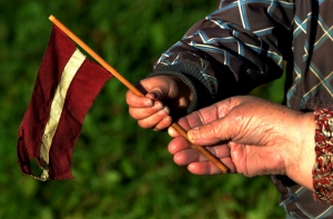 Латвиец: не отдавайте свои голоса за тех, кто отмечает чужие праздники