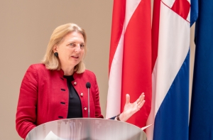 Главе МИД Австрии предложили уйти в отставку из-за приглашения Путину