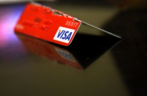 В Крыму прекратили выпускать карты Visa и MasterCard