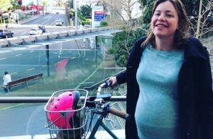 В Новой Зеландии министр поехала рожать на велосипеде