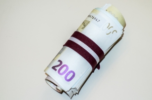 Министерства просят еще 142 млн евро на зарплаты «бюджетникам»