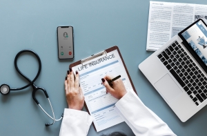 Пациентка возмущена: врач гуглил информацию о лекарствах