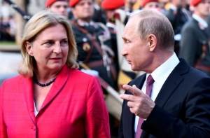 Названа стоимость свадебного подарка Путина главе австрийского МИД