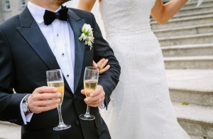 В рижских загсах новобрачным запретили пить шампанское