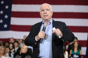 Гроб сенатора Джона Маккейна понесет Кара-Мурза-младший